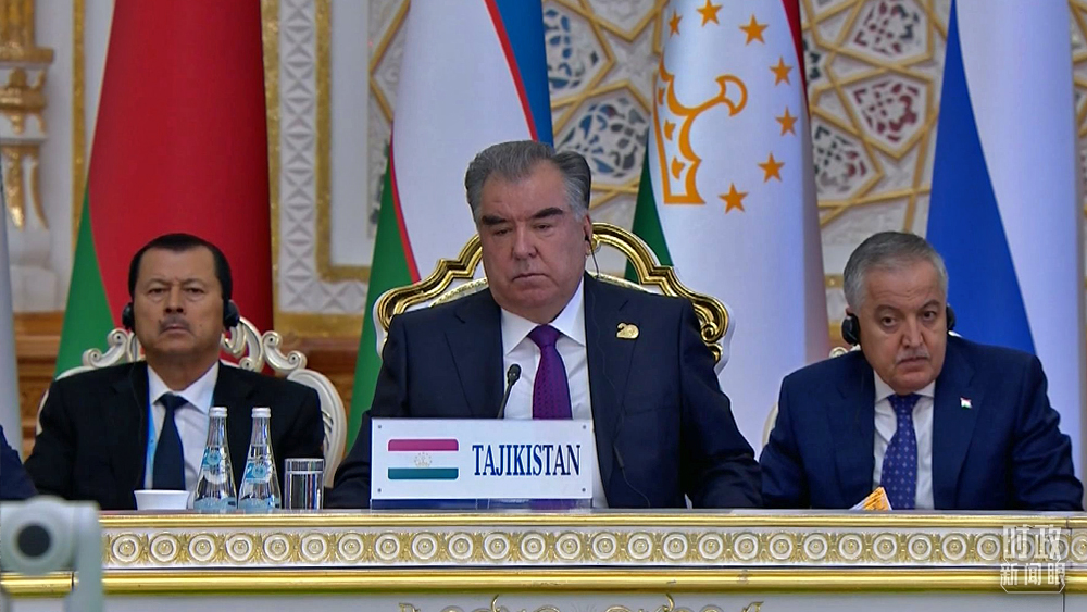 △塔吉克斯坦总统拉赫蒙主持该场峰会。