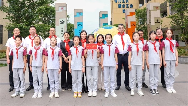 临浦镇开展“六一”儿童节慰问活动